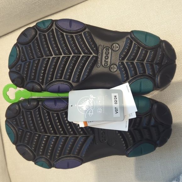 Disney Haunted Mansion Crocs M7/W9 NWT - Picture 9 of 9